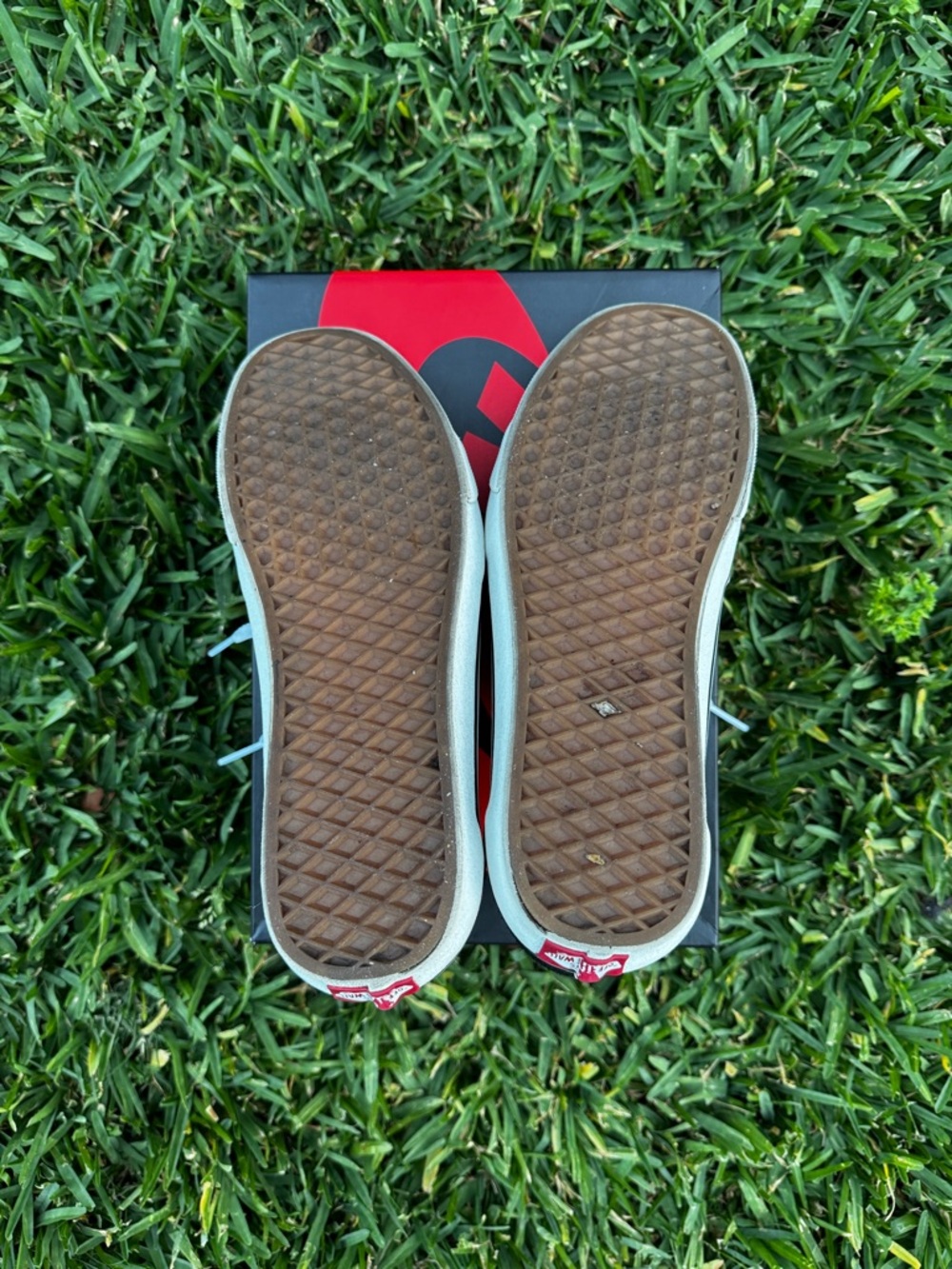 Vans Sk8 Low - black/white skate shoes
(M 9.5 / W 11) - Picture 6 of 7